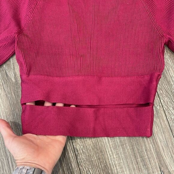 Bebe X-Small crop top in magenta/wine with gold button accent - Picture 5 of 7